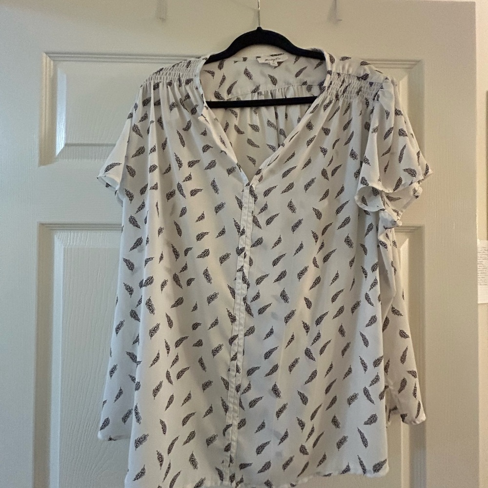 Monday Fun White Patterned Feather Women's Top - Picture 2 of 4
